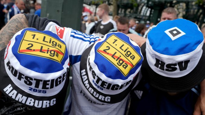 Aufstiegsfeier Hamburger SV Die Zweitliga-Teams der Männer und der Frauen des Hamburger SV sind in die Bundesliga aufgestiegen.