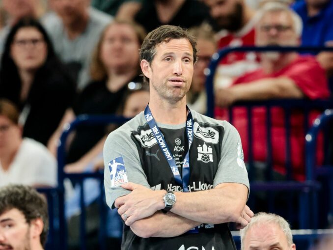 Trainer Torsten Jansen und der HSV Hamburg spielten bei Meister Magdeburg.