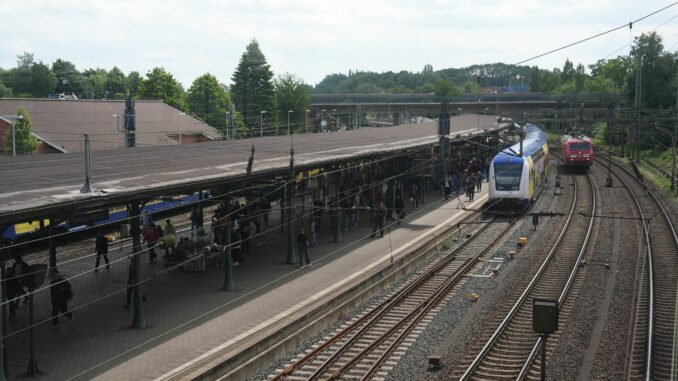 Bahnhof Harburg Vom Bahnhof Harburg wurde 27-Jährige auf das Revier gebracht. (Archivbild)