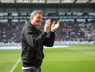 Will endlich den Klassenverbleib beklatschen: St. Paulis Trainer Alexander Blessin.