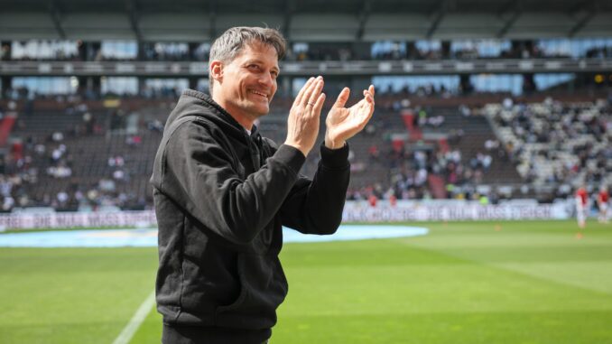 Alexander Blessin Will endlich den Klassenverbleib beklatschen: St. Paulis Trainer Alexander Blessin.