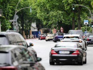Rund drei Wochen früher als geplant wird die Elbchaussee auf einem 1,2 Kilometer langen Streckenabschnitt voll gesperrt.