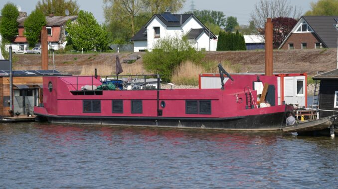 Tote Frau auf Hausboot wurde Opfer von stumpfer Gewalt Die Polizei hat einen Verwandten der Frau unter Tatverdacht festgenommen. (Archivbild)