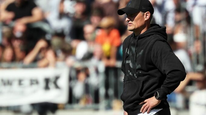 FC St. Pauli - VfL Bochum St. Paulis Trainer Alexander Blessin