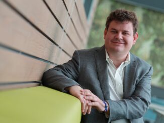 Der Norddeutsche Nicholas Turley hat ChatGPT mit groß gemacht - und dennoch findet er, dass Kinder in den Schulen weiterhin Fremdsprachen lernen sollten.