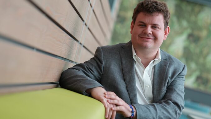 ChatGPT-Produktchef Nicholas Turley Der Norddeutsche Nicholas Turley hat ChatGPT mit groß gemacht - und dennoch findet er, dass Kinder in den Schulen weiterhin Fremdsprachen lernen sollten.