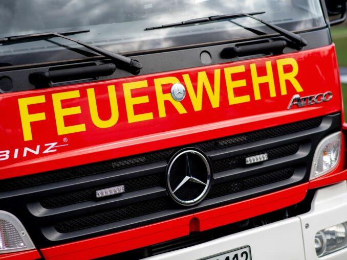 Mehrere Wohneinheiten sind nach dem Brand unbewohnbar. (Symbolbild)