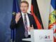 Zum Gedenken an das Kriegsende vor 80 Jahren mahnt Ministerpräsident Daniel Günther (CDU), die Erinnerung wachzuhalten. (Archivbild)