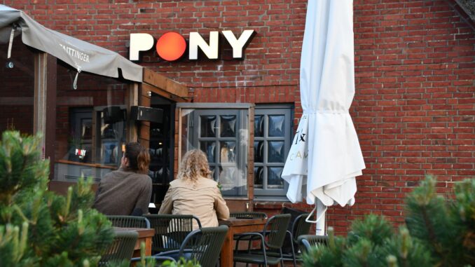 Rassistisches Gegröle auf Sylt - Club Pony Die rassistischen Vorfälle im Club Pony auf Sylt vor einem Jahr haben Auswirkungen auf die geplanten Pfingstpartys auf der größten deutschen Nordseeinsel (Archivbild).