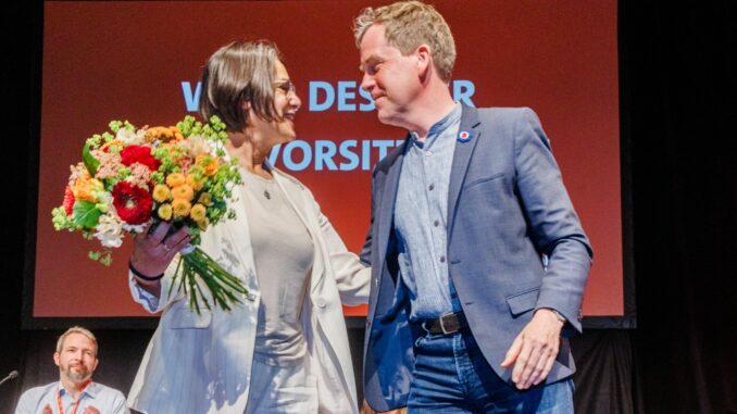 Landesparteitag SPD Schleswig-Holstein Das alte und neue Führungsteam der SPD mit Midyatli und Kämpfer.