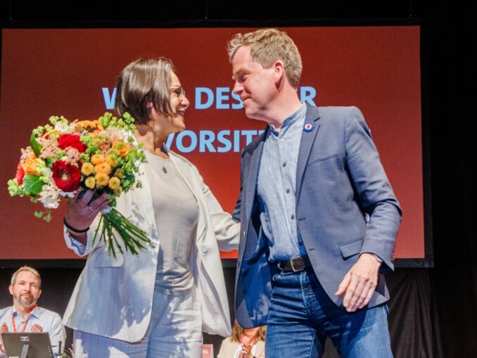 Das alte und neue Führungsteam der SPD mit Midyatli und Kämpfer.