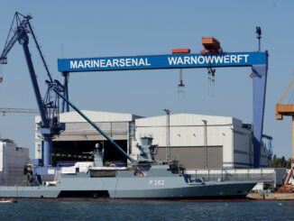 Die Warnowwerft in Rostock-Warnemünde ist seit 2022 einer von drei Standorten des Marinearsenals - dort werden Kriegsschiffe gewartet, repariert und gebaut. (Archivbild)