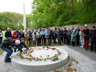 Im ehemaligen Konzentrationslager Neuengamme gibt es nun eine neue Gedenkplatte mit den Ländern, aus denen die Häftlinge stammten.