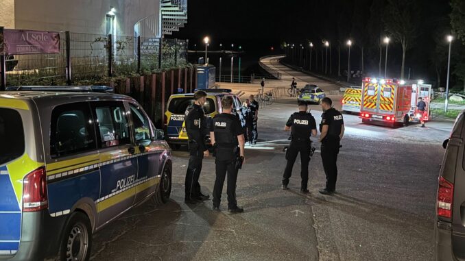 Schlägerei in Hamburg Eine Auseinandersetzung ist in einer Bar in Wedel ist am Donnerstagabend eskaliert.