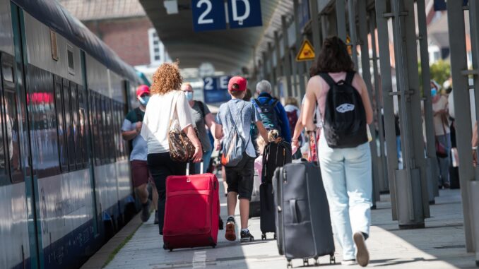 Reisen mit Regios: So klappt die Urlaubsfahrt mit 9-Euro-Ticket Auf Sylt war der Junge am Morgen in einen Zug gestiegen und damit auf das Festland gefahren.