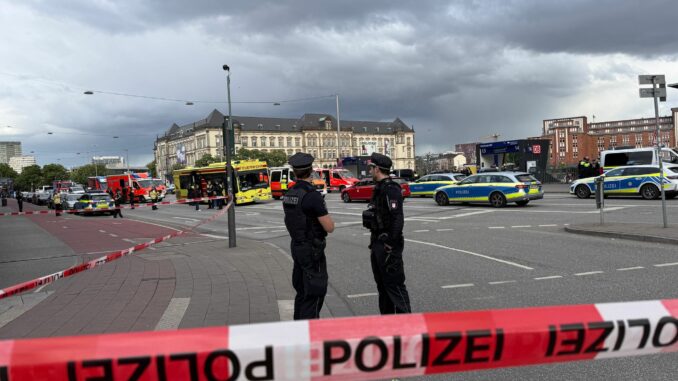 Mehrere Verletzte bei Messerangriff in Hamburg Bei dem Messerangriff wurden mehrere Menschen verletzt.