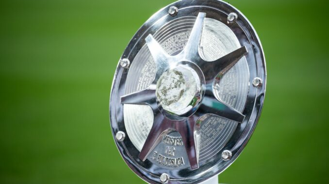 Meisterschale Die Meisterschale der 2. Bundesliga wird am Samstag in Köln sein.