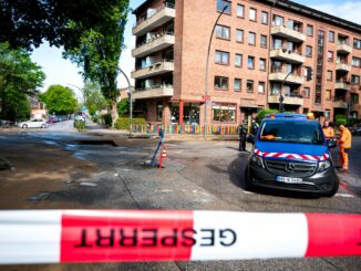 In Hamburg-Eimsbüttel mussten am Morgen viele Menschen auf fließendes Wasser verzichten, denn dort ist ein großes Wasserrohr kaputtgegangen.