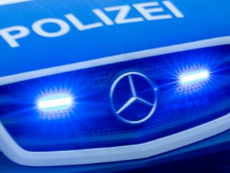 Die Polizei hat etliche Wohnungen mutmaßlicher Drogendealer durchsucht. (Symbolbild)