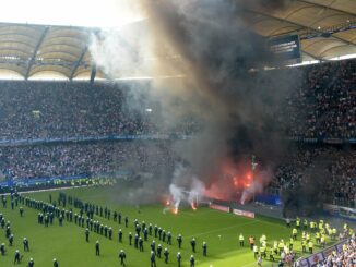 Unrühmliches Ende der Erstklassigkeit: nach dem Spiel des HSV gegen Mönchengladbach.