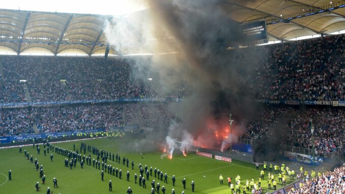 HSV-Abstieg 2018 Unrühmliches Ende der Erstklassigkeit: nach dem Spiel des HSV gegen Mönchengladbach.