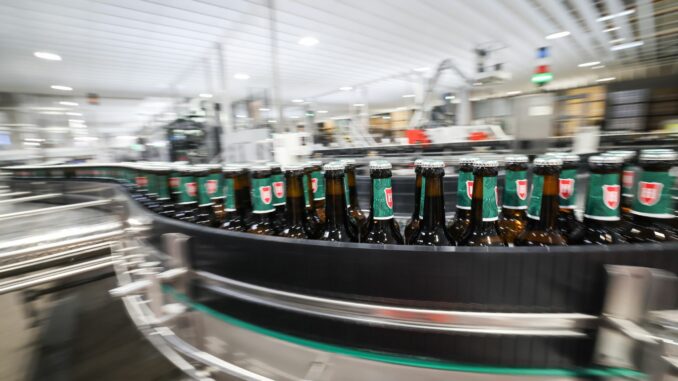 Holsten-Brauerei Weil die Arbeitgeber kein zufriedenstellendes Angebot in den Tarifverhandlungen vorgeschlagen haben, gibt es in den norddeutschen Brauereien einen Warnstreik.