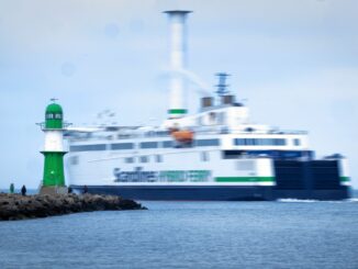 Die Fähre «Berlin» von Scandlines bricht in Rostock zur Fahrt über die Ostsee auf. (Archivbild)