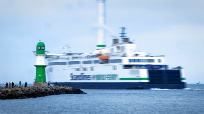 Fähre «Berlin» Die Fähre «Berlin» von Scandlines bricht in Rostock zur Fahrt über die Ostsee auf. (Archivbild)