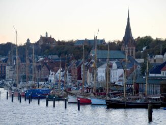 Im Museumshafen ist urplötzlich eines der historischen Schiffe gesunken. (Archivbild)