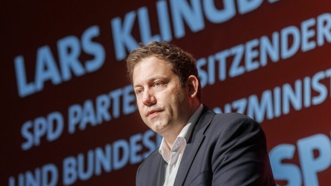 Fortsetzung und Abschluss Landesparteitag SPD Klingbeil stellt sich der Diskussion beim Landesparteitag.