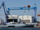 Die Warnowwerft in Rostock-Warnemünde ist seit 2022 einer von drei Standorten des Marinearsenals - dort werden Kriegsschiffe gewartet, repariert und gebaut. (Archivbild)
