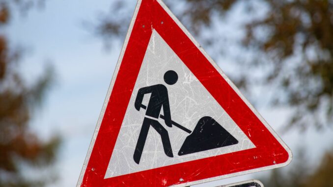 Die Hamburger Elbgaustraße wird zwei Jahre lang zur Baustelle. (Symbolfoto)