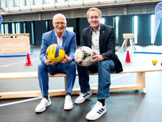 Wollen Olympia in den Norden holen: Hamburgs Bürgermeister Peter Tschentscher (SPD, l) und Schleswig-Holsteins Ministerpräsident Daniel Günther (CDU).