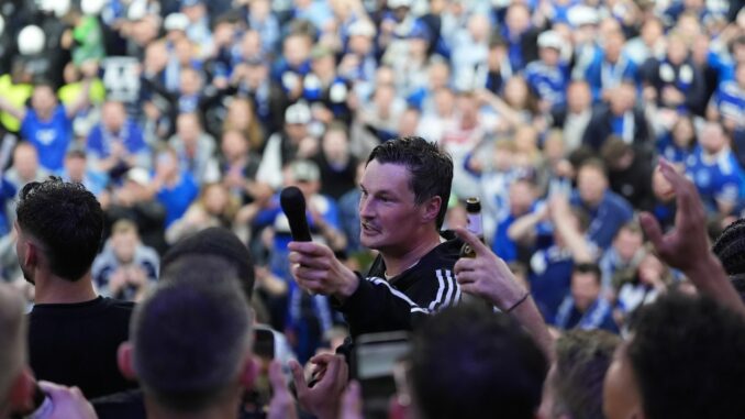 Hamburger SV - SSV Ulm 1846 Der HSV um Trainer Merlin Polzin feiert den Aufstieg in die Bundesliga.