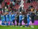 Holstein Kiel feiert den Sieg in Augsburg mit den mitgereisten Fans