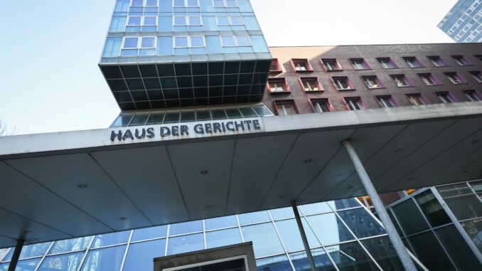 Haus der Gerichte Das Amtsgericht St. Georg muss sich mit einem blutigen Streit zwischen zwei jungen Frauen in Hamburg-Horn befassen. (Symbolbild)
