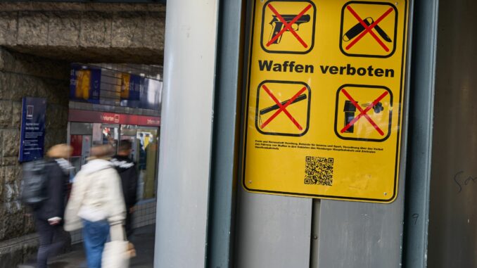 Nach Messerangriff am Hauptbahnhof Hamburg Die Tatverdächtige der Messerattacke am Hauptbahnhof Hamburg soll gebürtig aus Niedersachsen stammen.