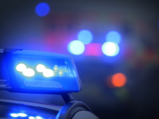 Die verletzten Motorradfahrer kamen laut der Polizeisprecherin ins Krankenhaus. (Symbolbild)