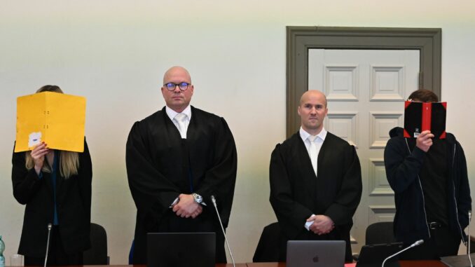 Urteilsverkündung im Prozess gegen einen Mann und Frau Die beiden Angeklagten seien auf toxische Weise ein Paar geworden, sagt der Vorsitzende Richter in der Urteilsbegründung.