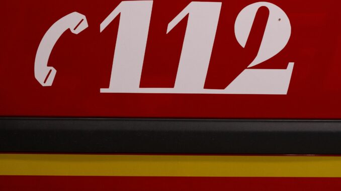 Feuerwehr Symbolbild Ein verdächtiger Briefumschlag mit einer weißen Substanz hat für Aufregung gesorgt. (Illustration)
