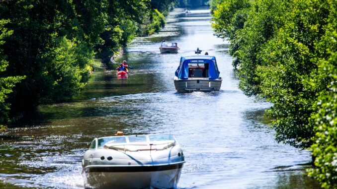 Sommerliches Wetter in Mecklenburg-Vorpommern Schönstes Sommerwetter hat am Samstag viele Menschen ins Freie gelockt.