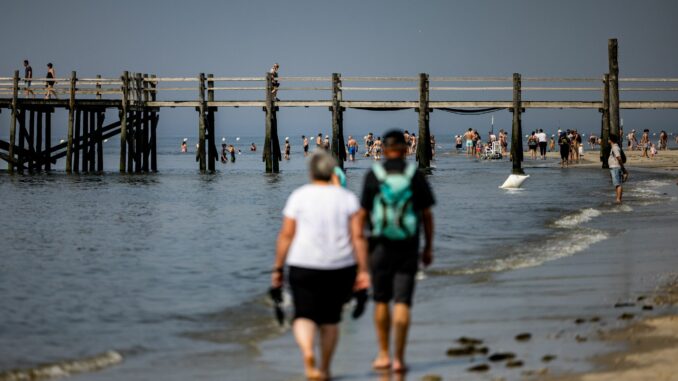 Sonne an der Nordsee Zahlreiche Menschen sind 2024 in den Norden gezogen. (Symbolbild)