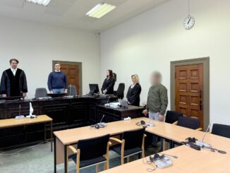 Der 32-Jährige drohte laut Anklage, die Kinder der Frau zu töten.