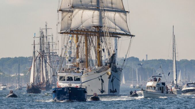 Gorch Fock in Kiel zurückerwartet Das deutsche Segelschulschiff «Gorch Fock» soll in diesem Jahr die Windjammerparade der Kieler Woche anführen. (Archivbild)