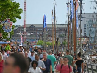 Wegen zahlreicher Besucherinnen und Besucher auf der Kieler Woche war der Zugverkehr in der Spitze zu 200 Prozent ausgelastet.