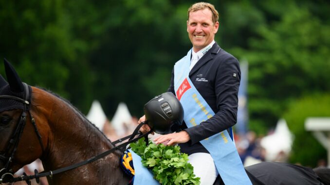 Pferdesport: Deutsches Spring- und Dressur Derby Andre Thieme gewinnt das Derby.