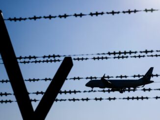 Bis zur Bekanntgabe der Abschiebungsanordnung besaß der Mann unbefristetes Aufenthaltsrecht. (Symbolbild)