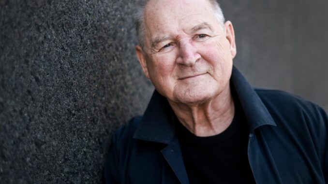 Schauspieler Burghart Klaußner Schauspieler Burkhard Klaußner hält Hamburg für die Theaterstadt Nummer eins in Deutschland. (Archivbild)