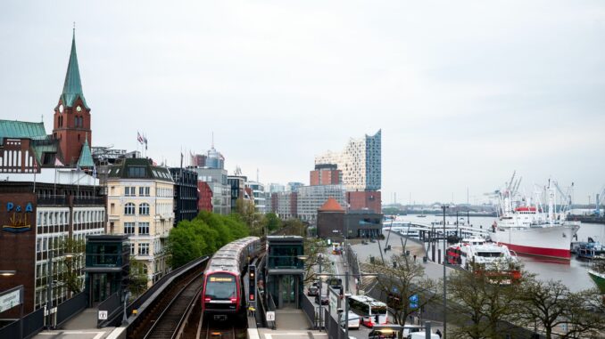 Tourismus in Hamburg Hamburg lädt zum Treffen des Internationalen Verbands für das Nahverkehrswesen (UITP).