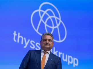 Der Vertrag von Thyssenkrupp-Chef Miguel López ist bis 2031 verlängert worden. Im Aufsichtsrat fiel die Entscheidung gegen die Stimmen der Arbeitnehmervertreter. (Archivbild)